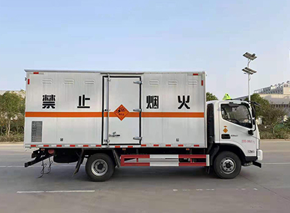 新城街道爆破器材运输车